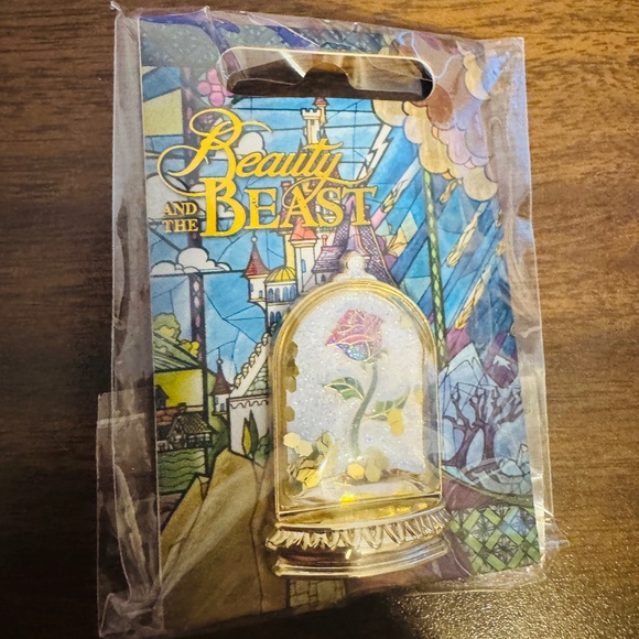 Disney - Collectible Beauty and the Beast Enchanted Rose Pin - Picture 1 of 1